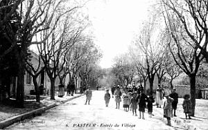 Pasteur - Entree du Village